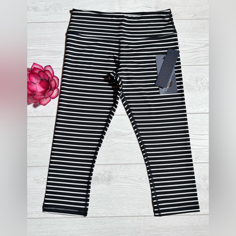 Scorpio Sol Yoga Crops NWT -Size XS - Black & White